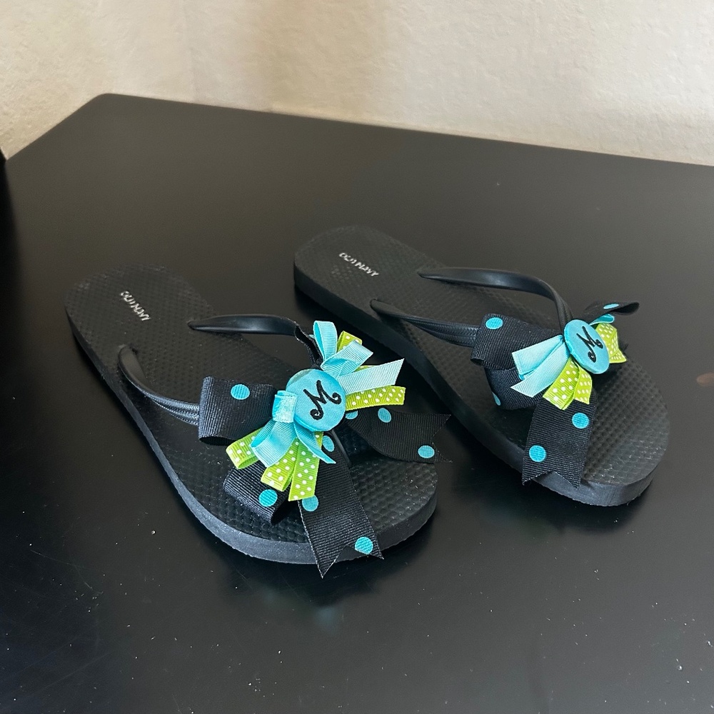 Old Navy Black Sandals with Bows. Size 7-8. NWOT